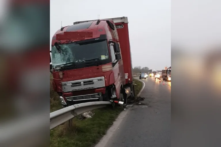 B437 Loxstedt-Dedesdorf – Verkehrsbehinderungen zwischen Wesertunnel und A27 nach LKW-Unfall