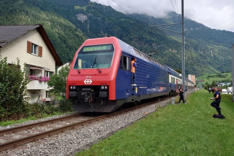 Ennenda GL - Lokomotive erfasst 57-jährige Frau