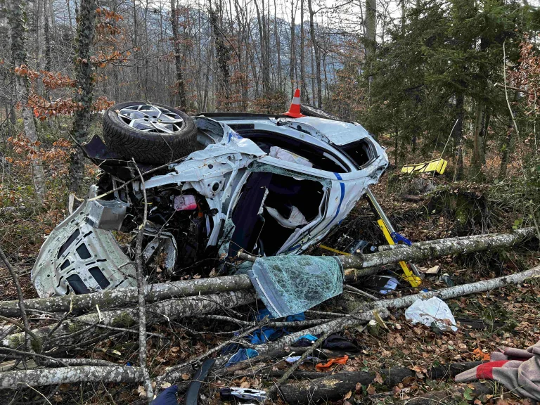 Kerns OW – Heftiger Selbstunfall fordert schwer verletzten Fahrzeuglenker