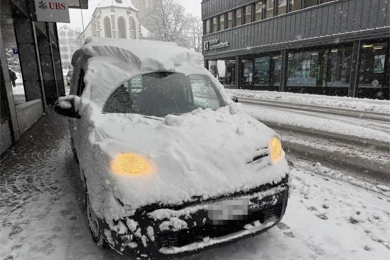 Wintereinbruch in St.Gallen – Fahrzeuge mit Schneelast gestoppt