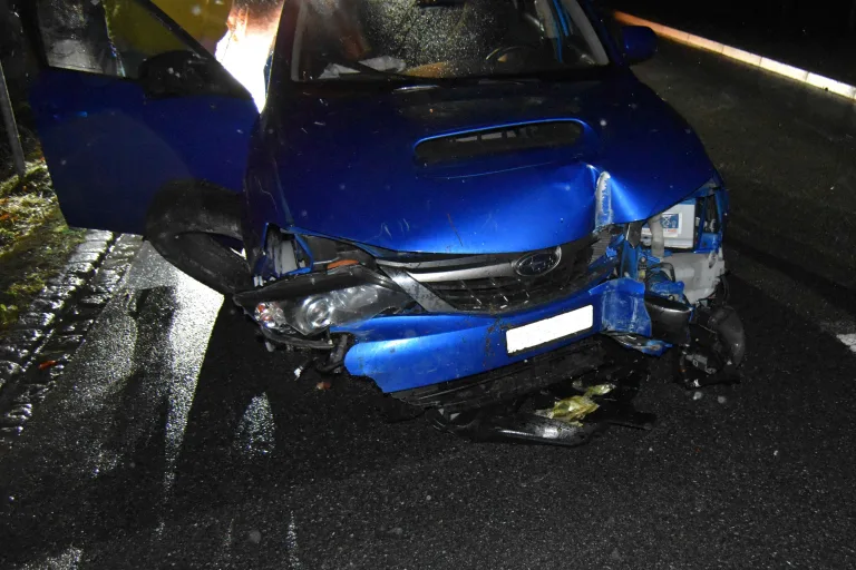 Heiden AR – Alkoholisiert gegen Verkehrsinsel gekracht und geflohen