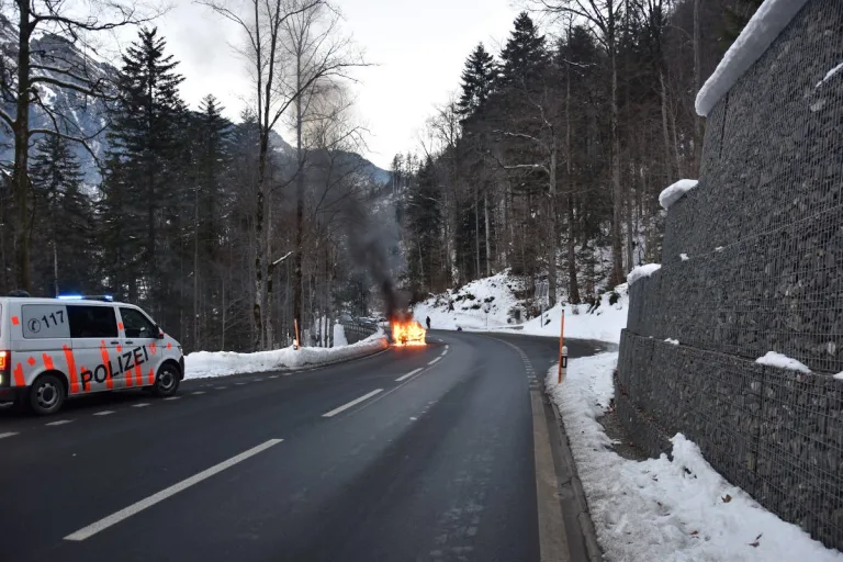 Engelberg OW – Fahrzeugbrand auf der Engelbergerstrasse