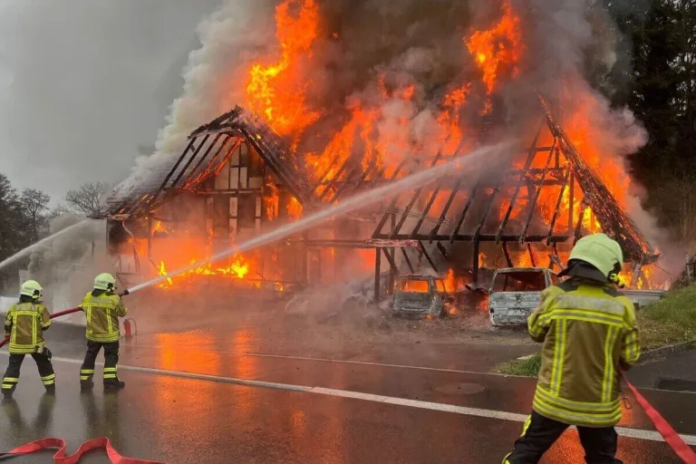 Lüterswil SO - Bauernhaus bei Brand komplett zerstört