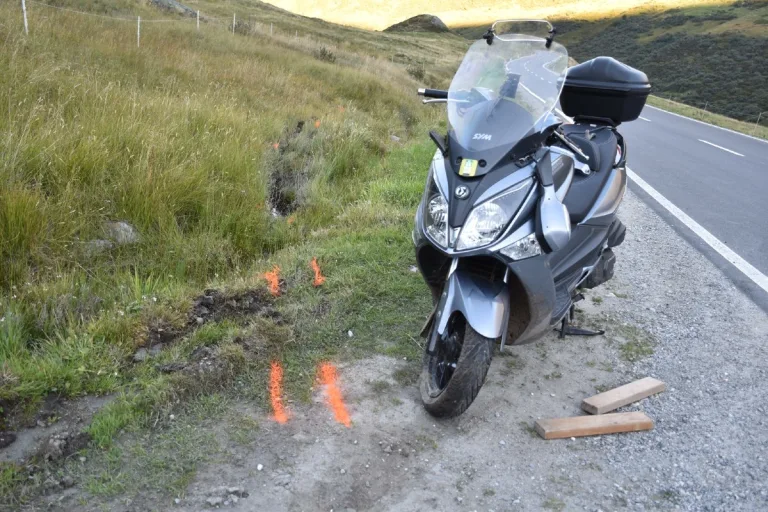 Rueras GR - Rollerfahrer gestürzt und verletzt