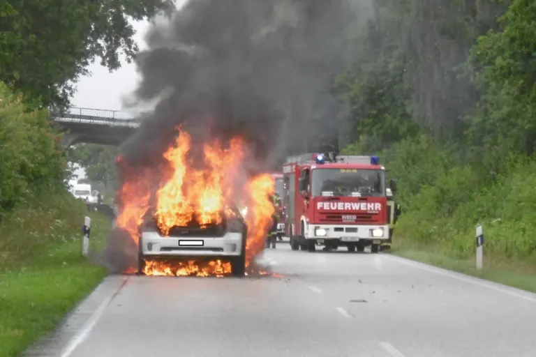  B430 Wapelfeld SH – Pkw-Brand auf Bundestraße