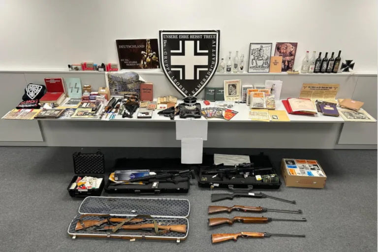 Leoben ST – NS-Devotionalien, Waffen und Drogen sichergestellt