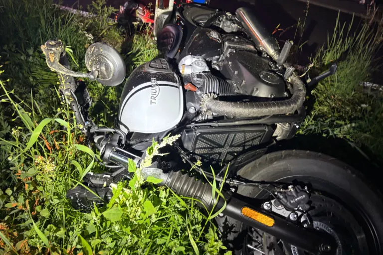 Unfall in Eggersriet SG – Motorrad kollidiert mit Mofa