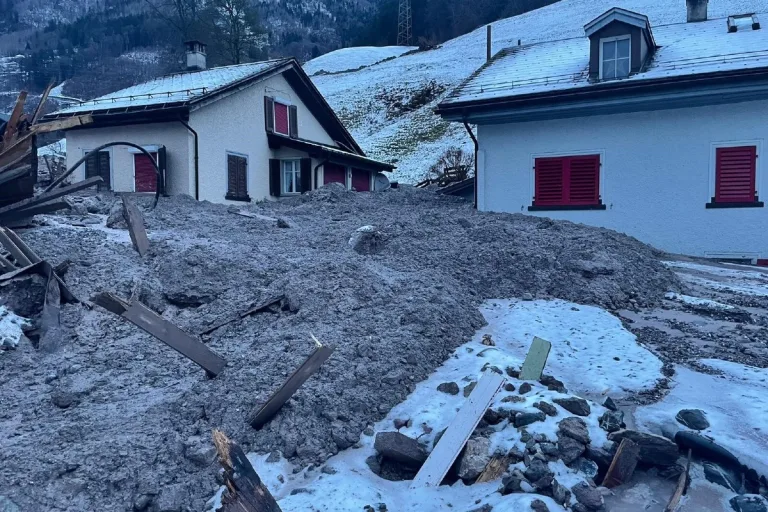Schwanden GL (Update 18.01.2024)-  Rutschung Wagenrunse – erneute Abbrüche bis ins Wohngebiet!