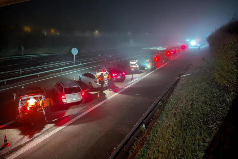 Dübendorf/Volketswil ZH – Lenker durchbricht Kontrollstelle und flüchtet