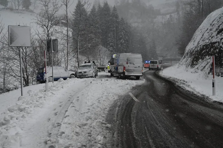 Stein SG - Auf der Gegenfahrbahn verunfallt 