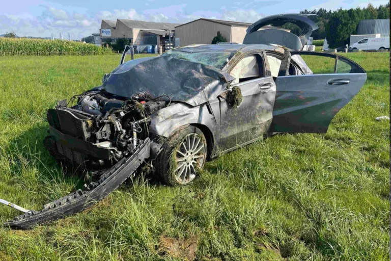 Niederwil SG - Totalschaden nach Selbstunfall auf Autobahn 