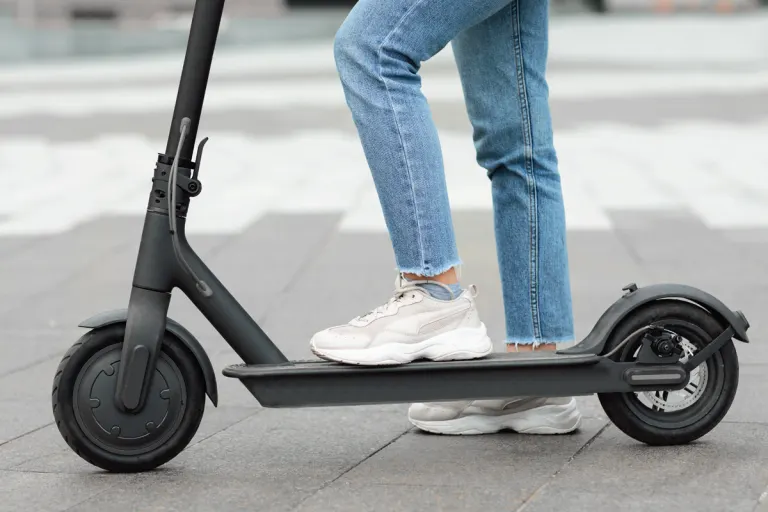  E-Scooter im Straßenverkehr: Was erlaubt ist – und was nicht