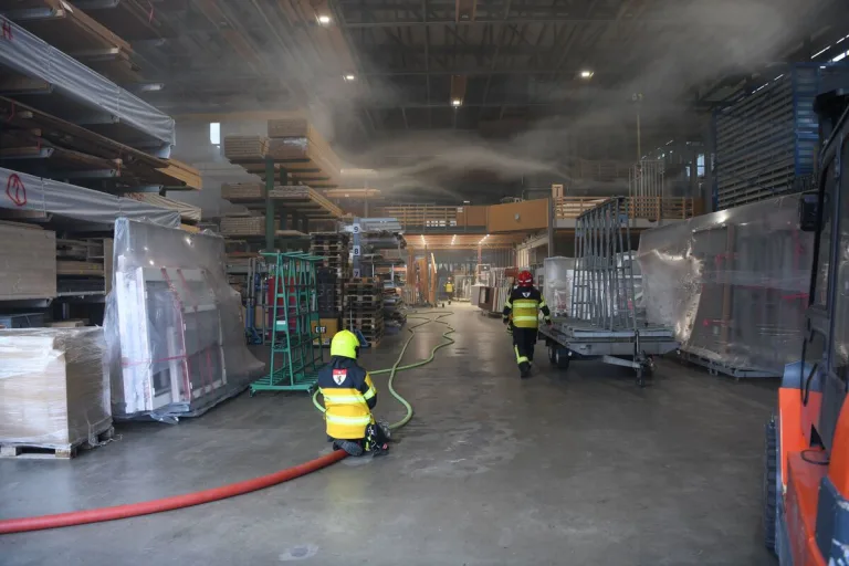 Herisau AR - Brand einer Maschine in einer Fensterbaufirma