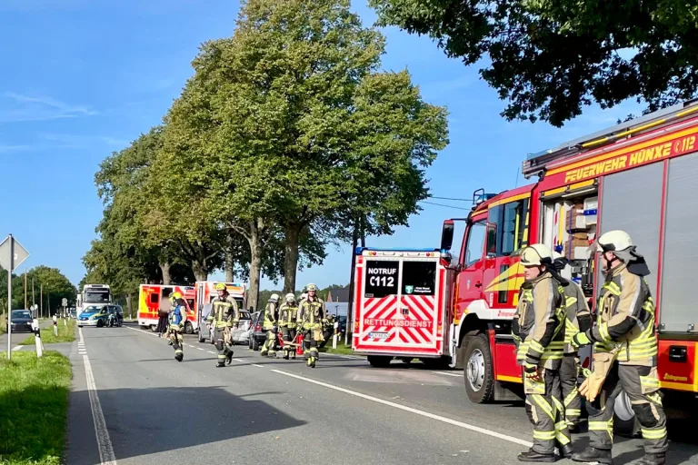 Hünxe NW – Drei Schwerverletzte bei Unfall auf der B58
