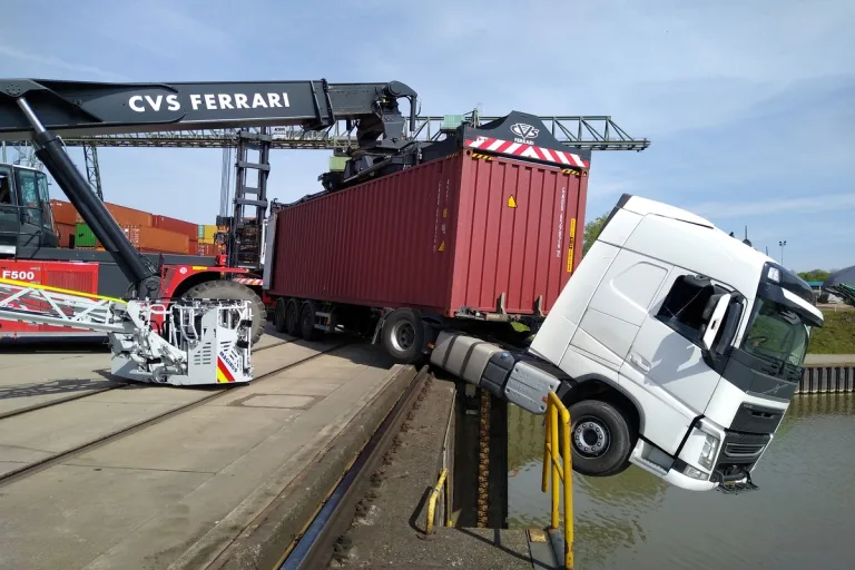 Verkehrsunfall aufgrund von Schwächeanfall im Hafen Trier