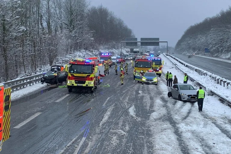 A3 Ratingen – Unfall mit 6 Verletzten am Autobahnkreuz