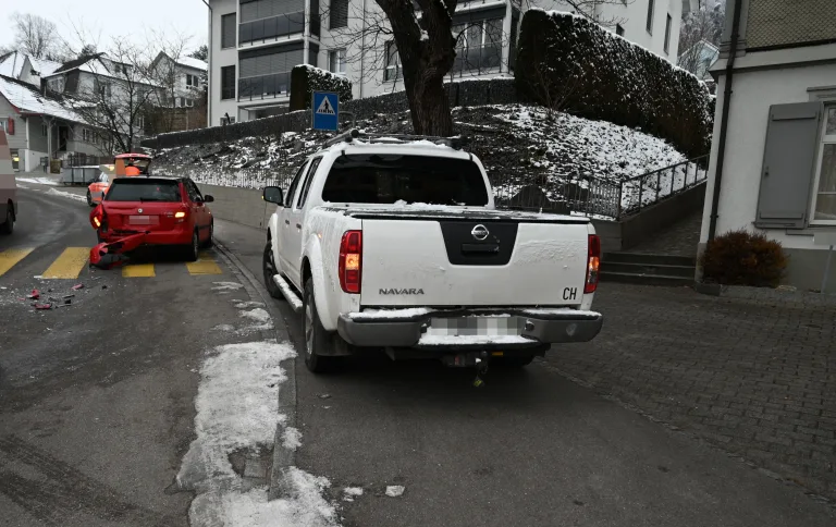 Oberuzwil SG – Auffahrunfall zwischen Pick-up und Auto