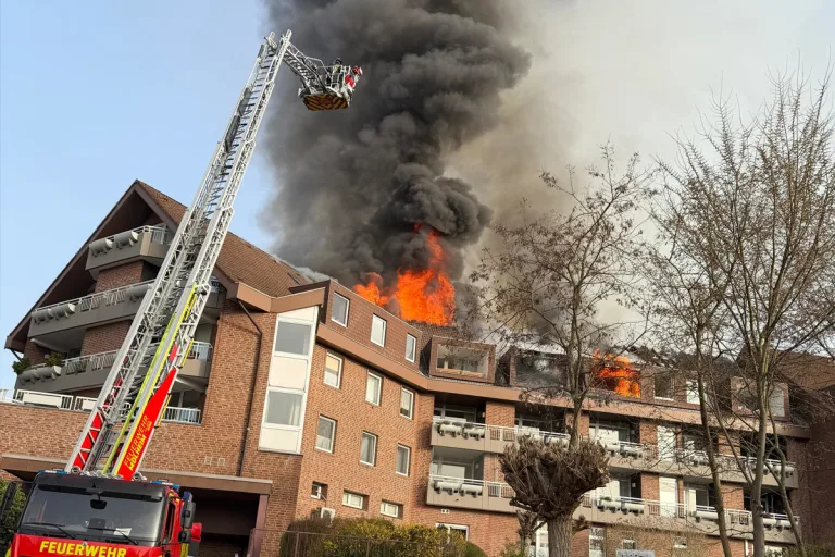 Mülheim an der Ruhr – Zwei Wohnhäuser nach Brand unbewohnbar