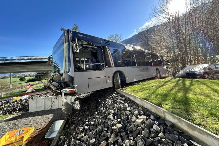 Unfall in Schaanwald FL - Kontrolle über Bus verloren