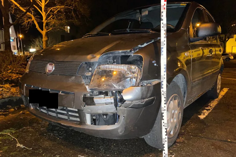 Laufen BL –  Kollision zwischen Personenwagen und Motorrad