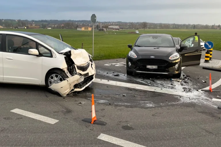 Sitterdorf TG - 19-Jährige übersieht Vortrittsberechtigte Autofahrerin