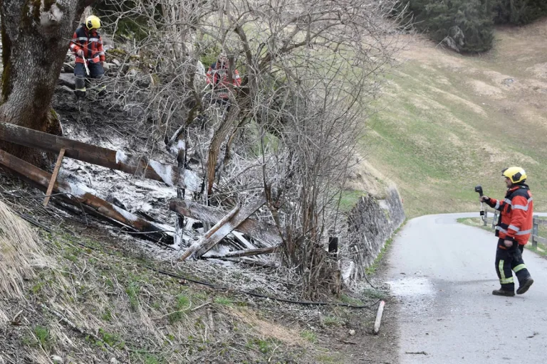 Saas im Prättigau GR – Feuerwehr verhindert Ausbreitung von Flurbränden