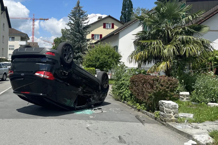 Kriens LU - Mit einem Steinpfosten kollidiert 