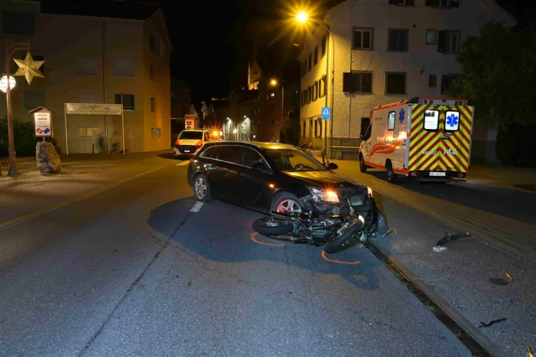 Unfall in Domat/Ems GR – Motorradfahrer beim Abbiegen übersehen