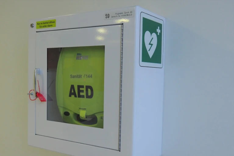Leben retten dank Open Data und «defikarte.ch» - Defibrillatoren können retten Leben
