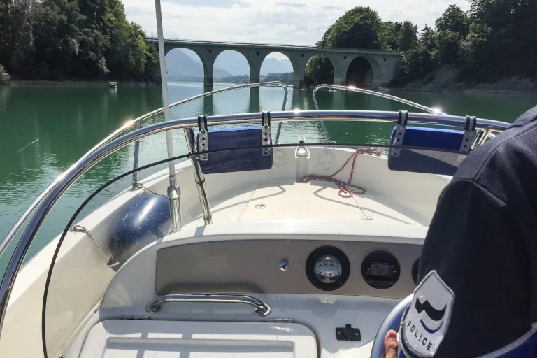 Verbot der Schifffahrt auf bestimmten Freiburger Seen und dem Broye-Kanal