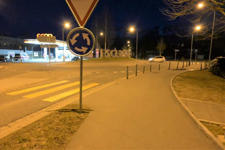 Eschen – Kollision zwischen E-Bike und Personenwagen