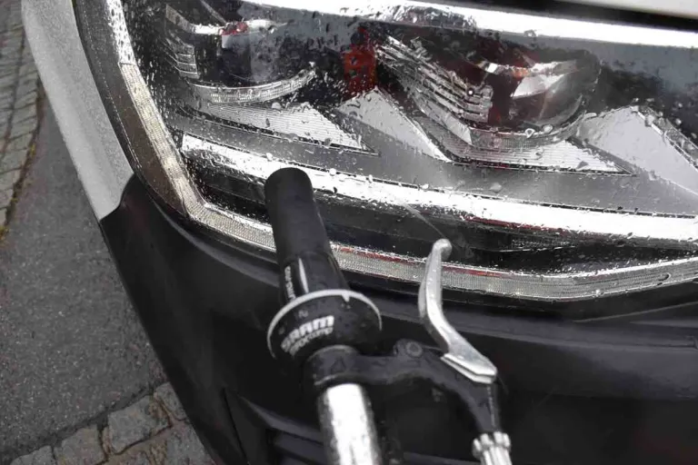 Speicher AR - 9-jährige Velofahrerin kollidiert mit Lieferwagen 
