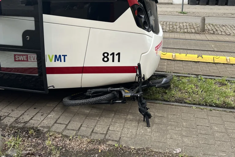 Erfurt – Neunjähriger Junge stößt mit Straßenbahn zusammen
