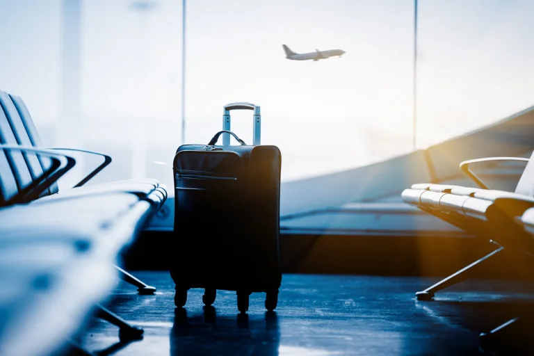 Dortmund – Frauen öffnen Notausgang am Flughafen