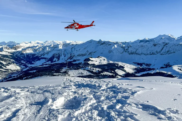 Schrattenfluh LU – Skitourenfahrer stürzt in Karstloch
