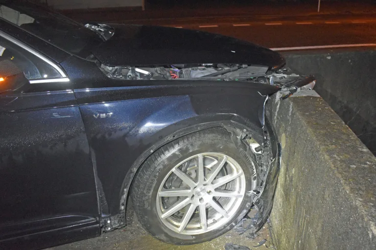 Kanton Luzern – Gegen Mauer geprallt - Reifen löst sich während der Fahrt