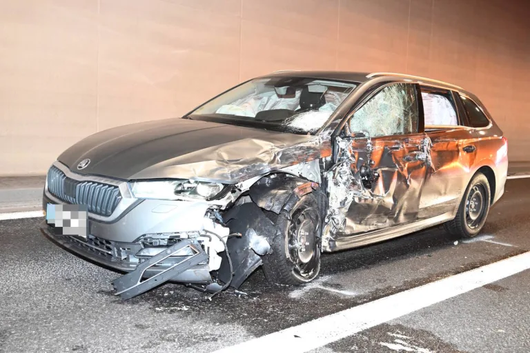 Wagen SG - Autostrasse A15 nach Frontalkollision gesperrt