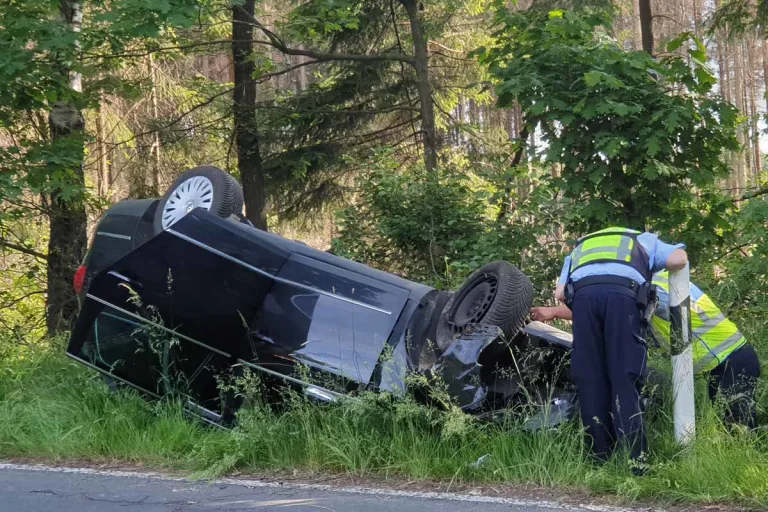 Eudenbach - Auto überschlägt sich - Drei Verletzte