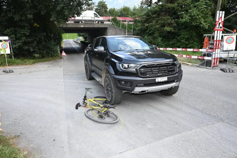 Buchs SG - Pickup prallt gegen Velo