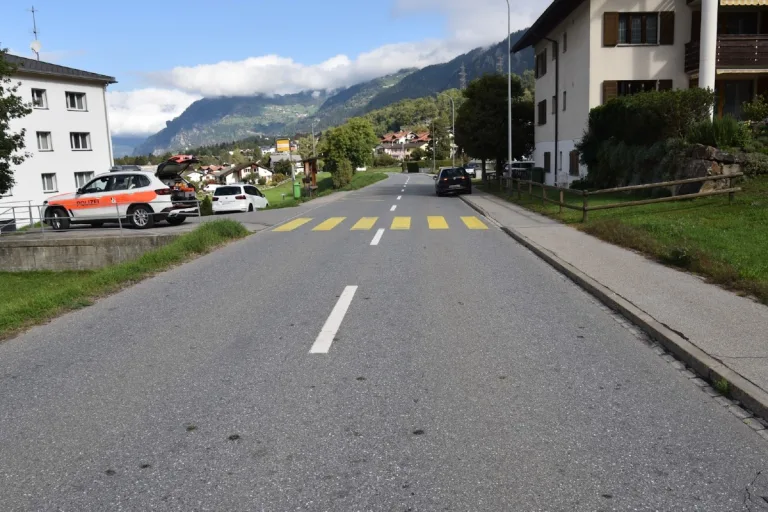 Sils i.D. GR - 41 Jahre alte Fussgängerin bei Kollision mit Auto verletzt