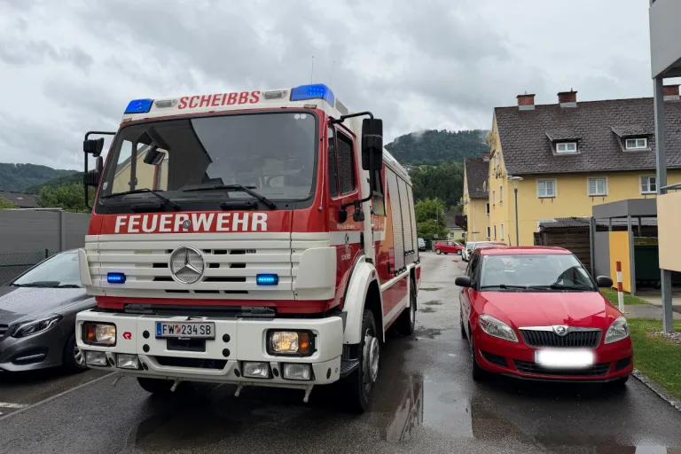 Brand in Scheibbs – Polizisten retten Mann aus Wohnung