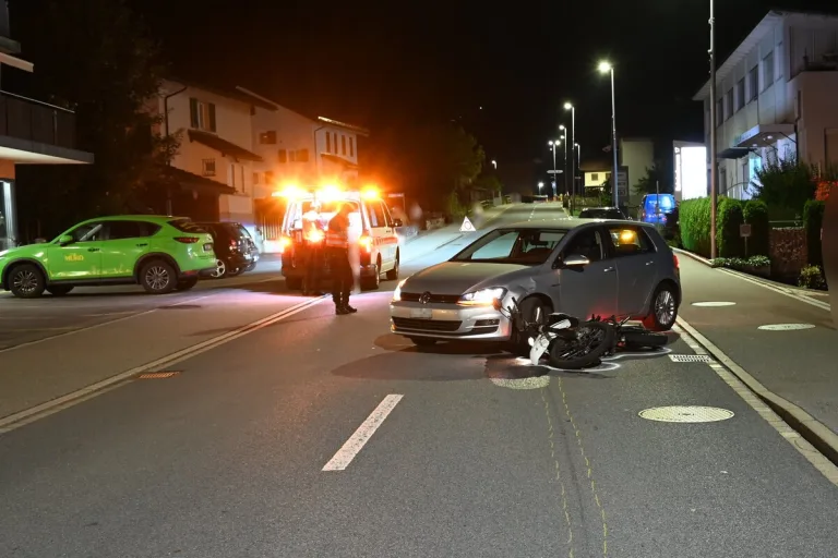 Wangs SG - Motorradfahrerin bei Unfall verletzt
