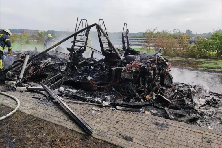 A1 Emstek – Brand eines Wohnmobils auf der Autobahn