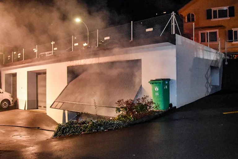 Beckenried NW – Brand in einer Autogarage