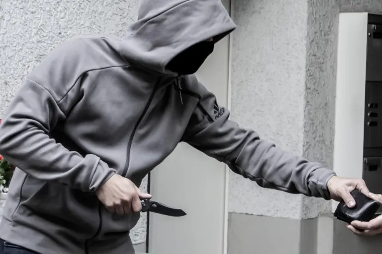 Wels – Bewaffneter Raubüberfall auf bargeldlose Bankfiliale
