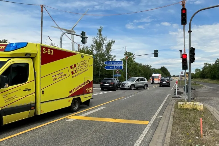 Schwerer Verkehrsunfall auf der L3004