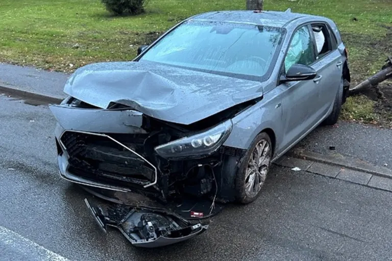 Kaiserslautern RP – Unfall auf nasser Fahrbahn unter Alkoholeinfluss