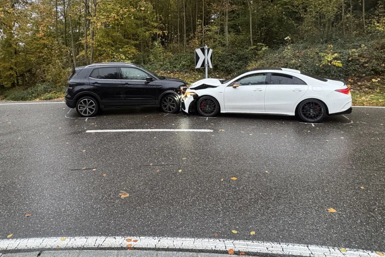 Unfall in Hitzkirch LU – Auto gerät auf Gegenfahrbahn
