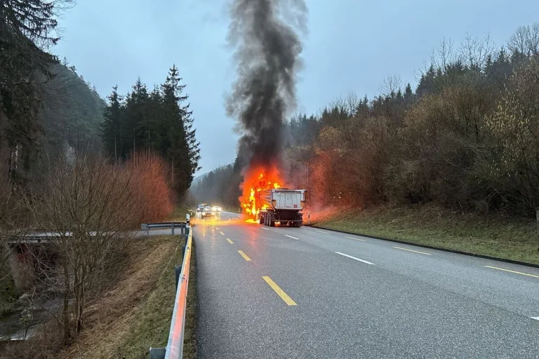 Welschenrohr SO – Sattelmotorfahrzeug vollständig ausgebrannt