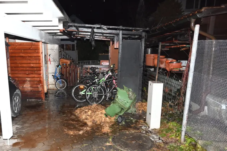  Balgach SG - Velounterstand in Brand